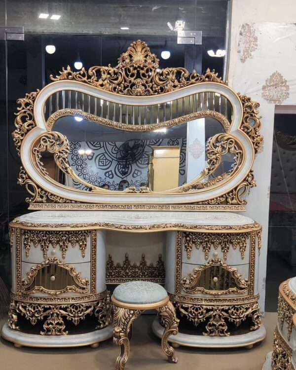 Beautiful dressing table miror
