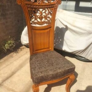 Simple woody chair