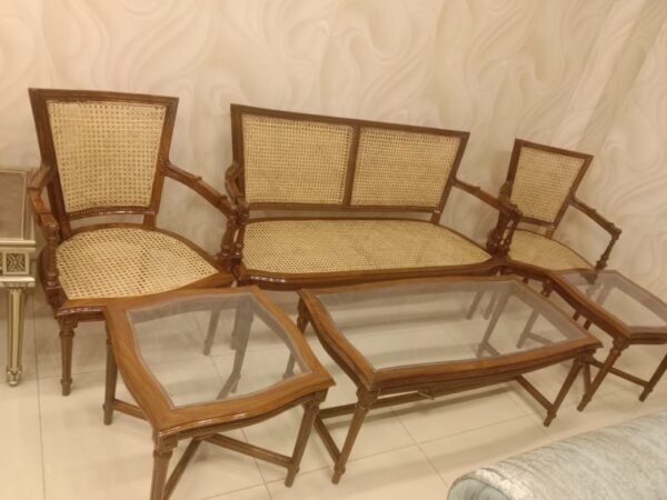 Woody table or chair set